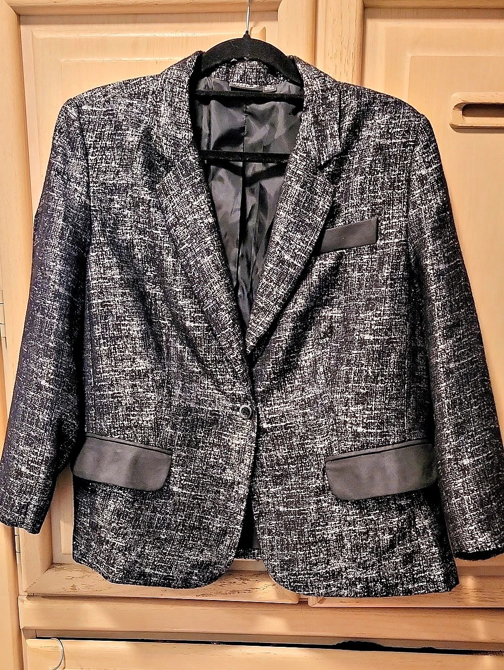 Abstract Blazer in Black & Silver Twead Like New